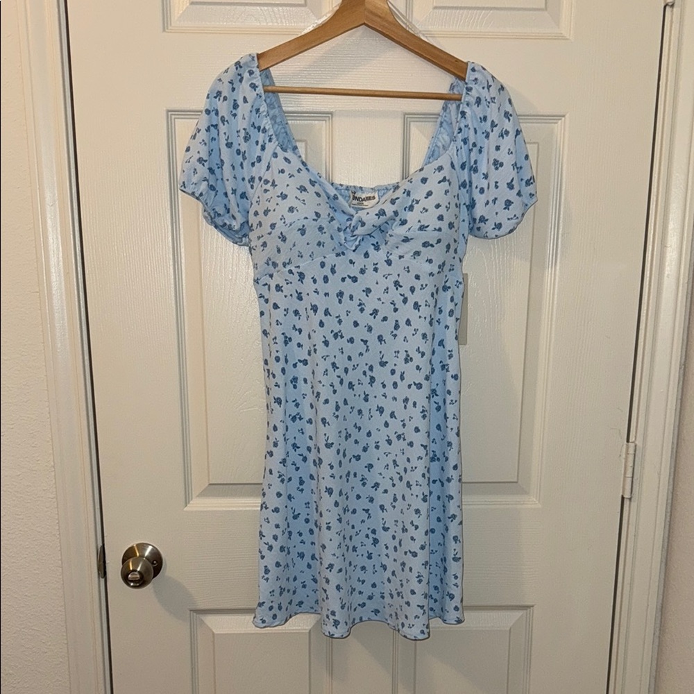 NWT No Boundaries puff sleeve floral dress size medium (8-10)